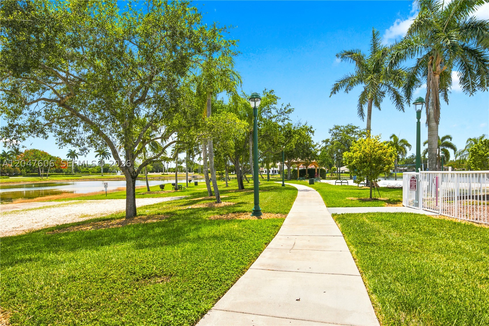 SUNSET LAKES PLAT ONE - Residential