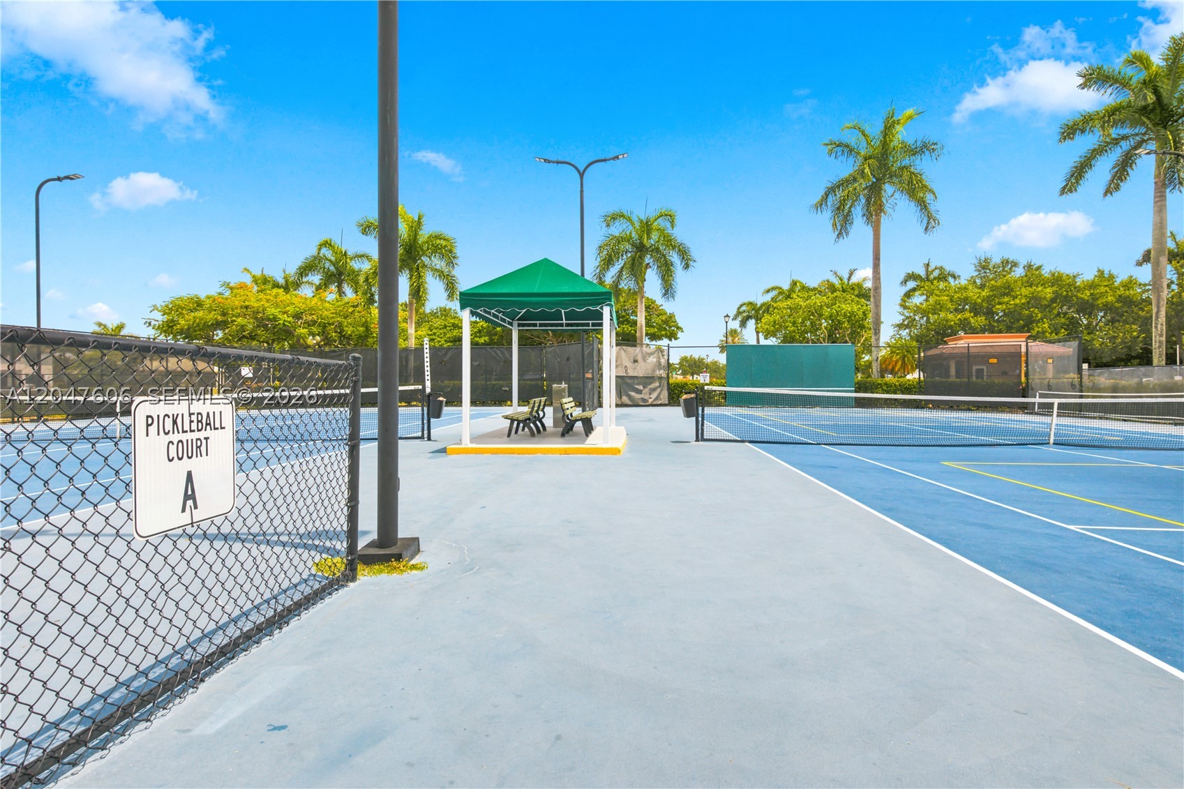 SUNSET LAKES PLAT ONE - Residential