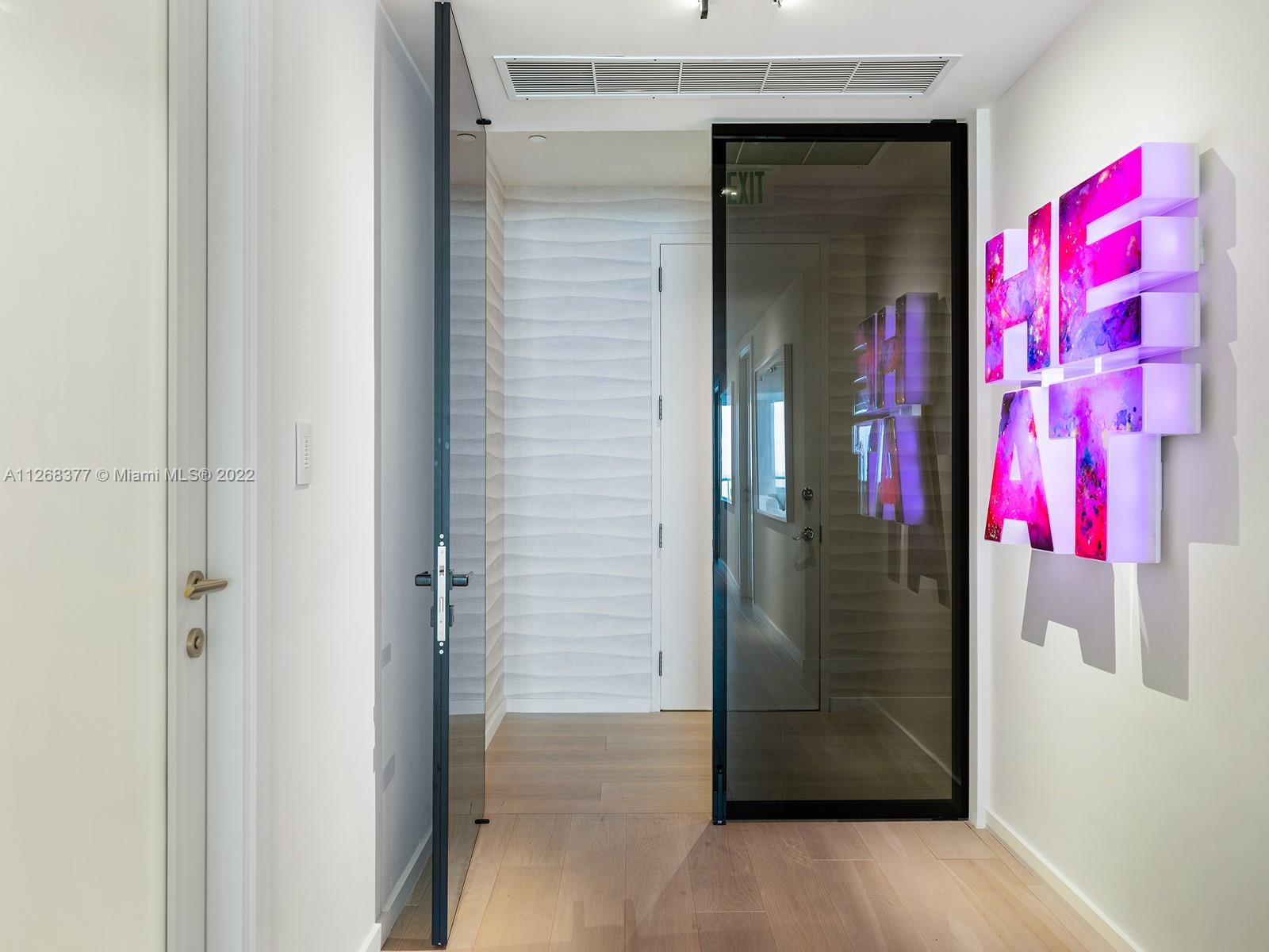 CONTINUUM ON SOUTH BEACH - Residential