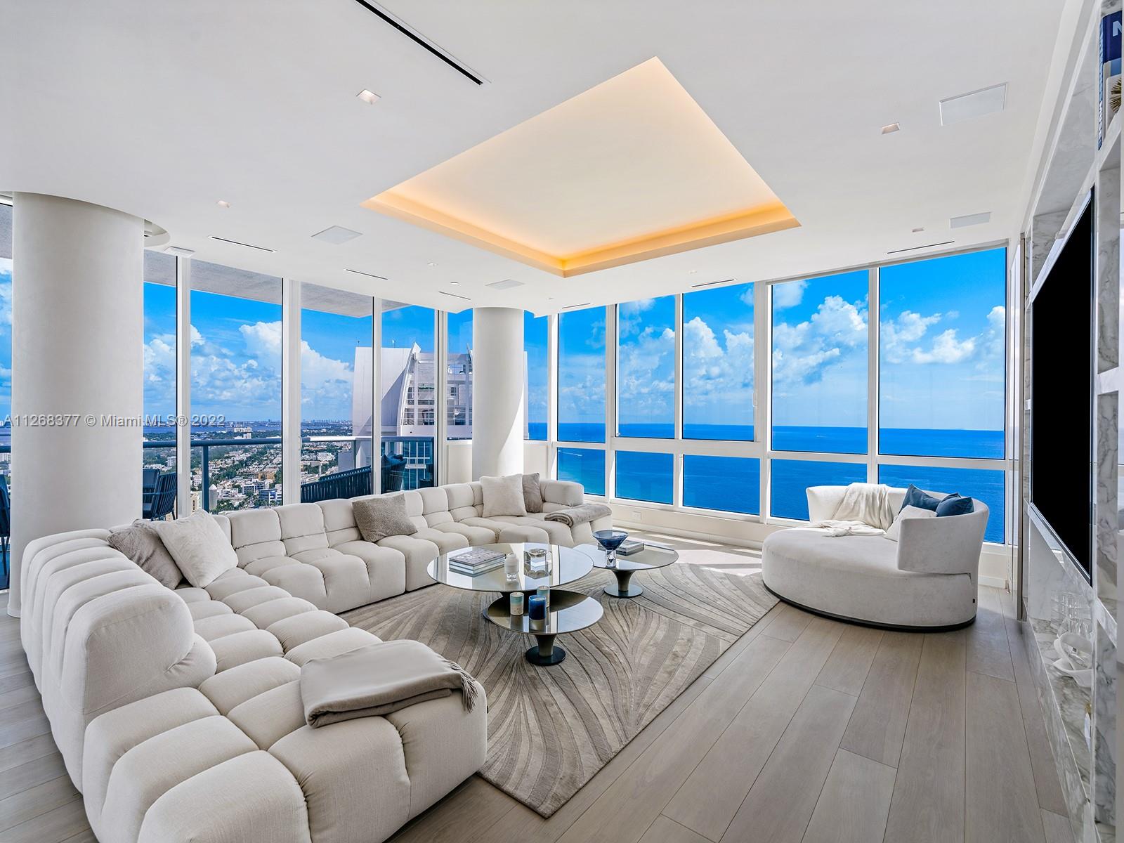 CONTINUUM ON SOUTH BEACH - Residential