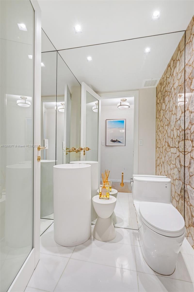 CONTINUUM ON SOUTH BEACH - Residential