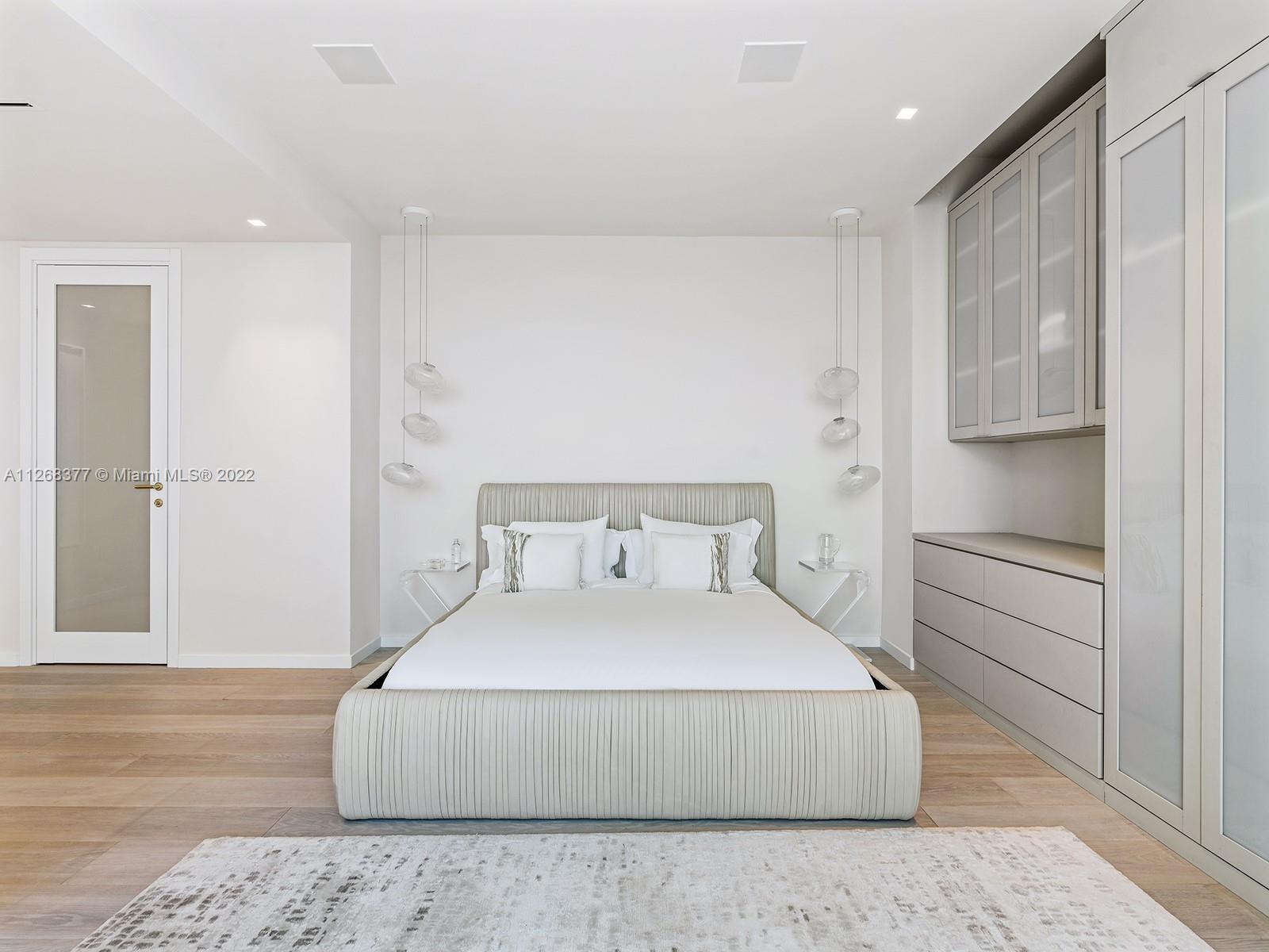 CONTINUUM ON SOUTH BEACH - Residential