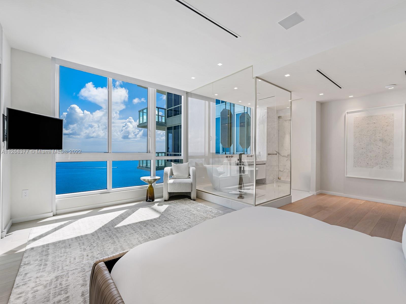 CONTINUUM ON SOUTH BEACH - Residential