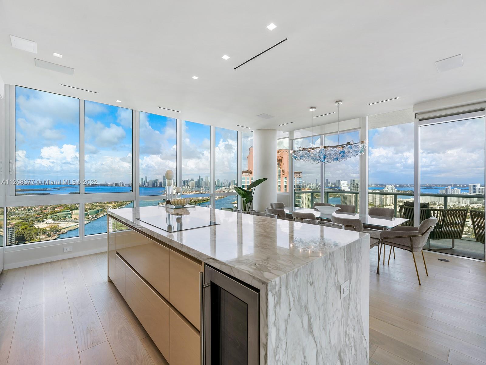 CONTINUUM ON SOUTH BEACH - Residential