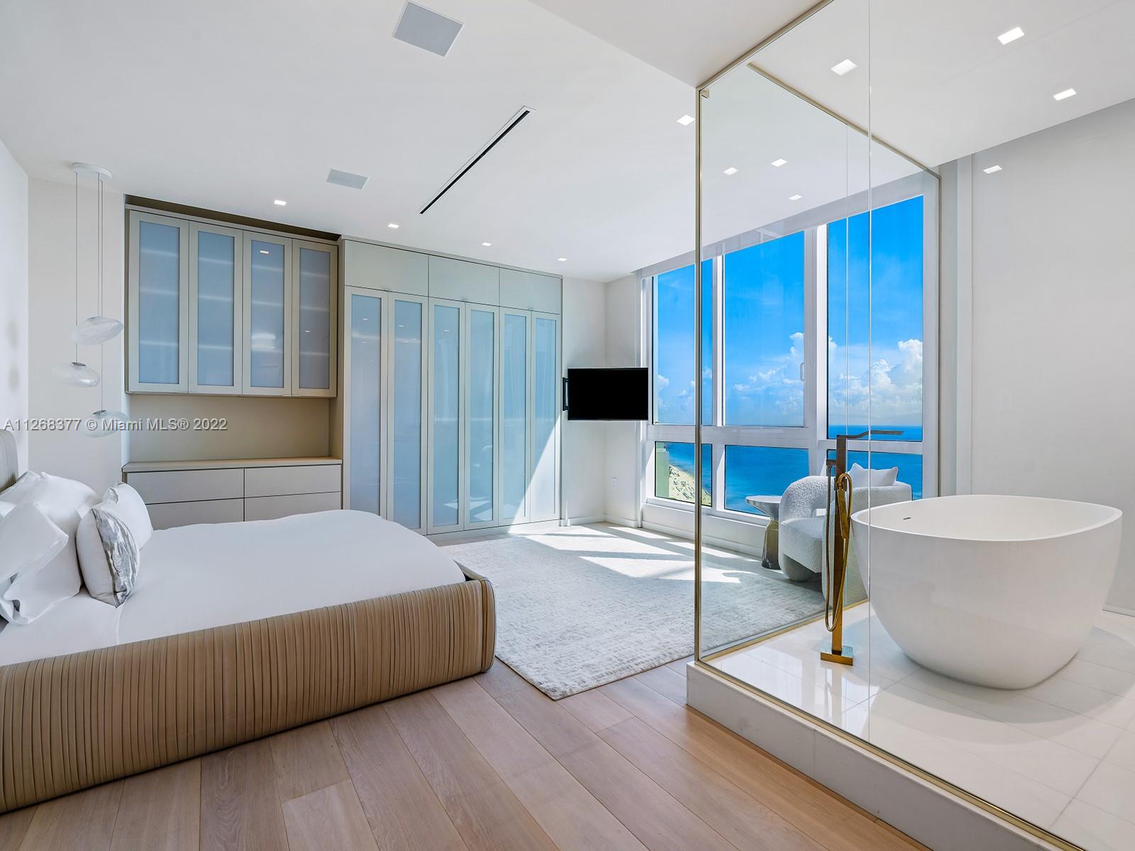 CONTINUUM ON SOUTH BEACH - Residential