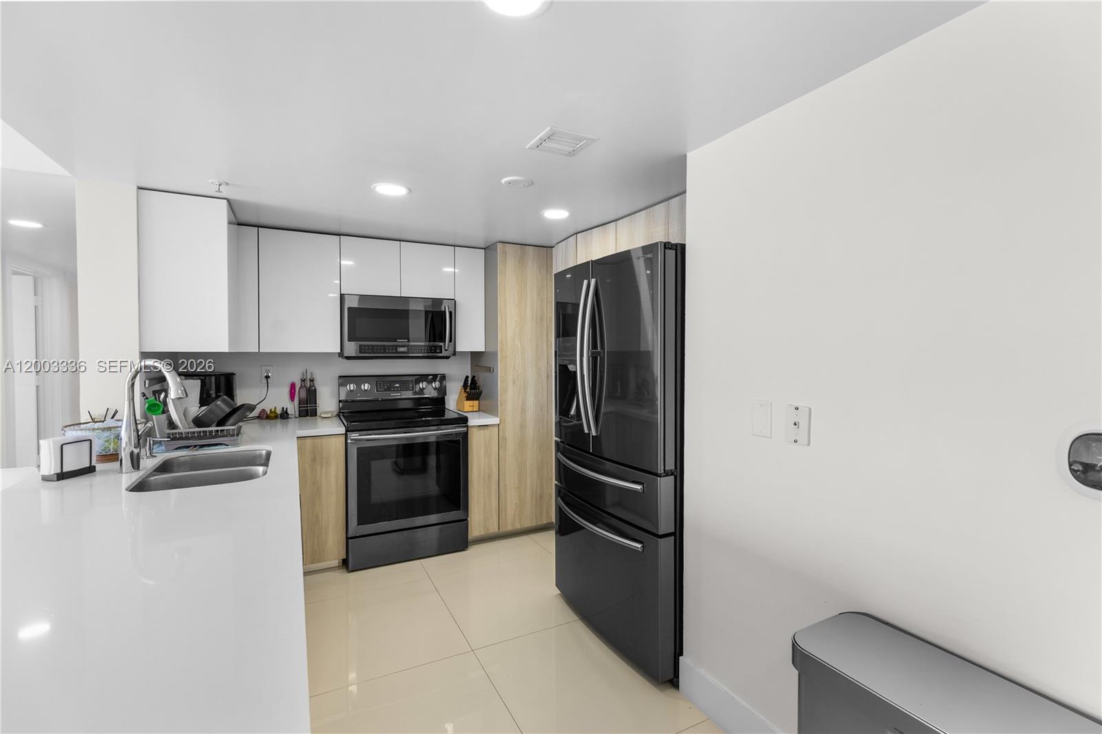 THE ASTON CONDO - Residential