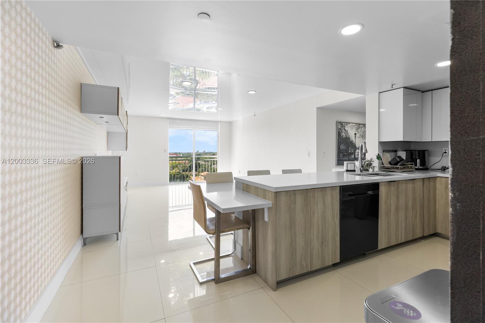 THE ASTON CONDO - Residential