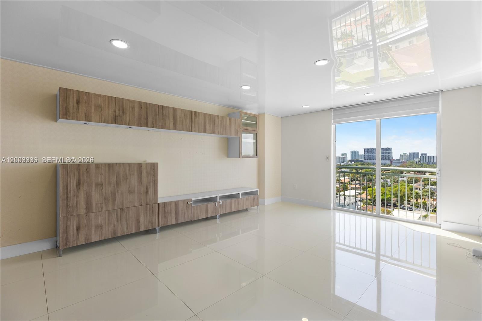THE ASTON CONDO - Residential