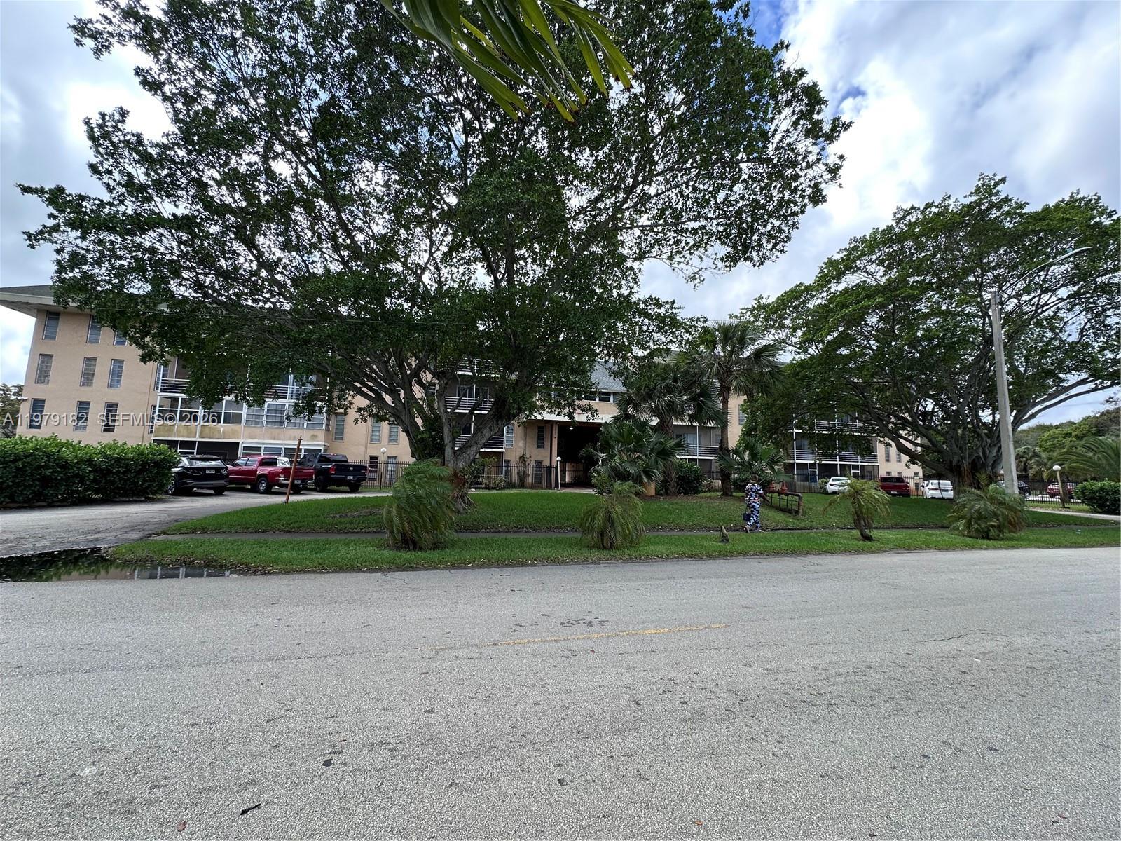 TOWN SQUARE CONDO - Residential