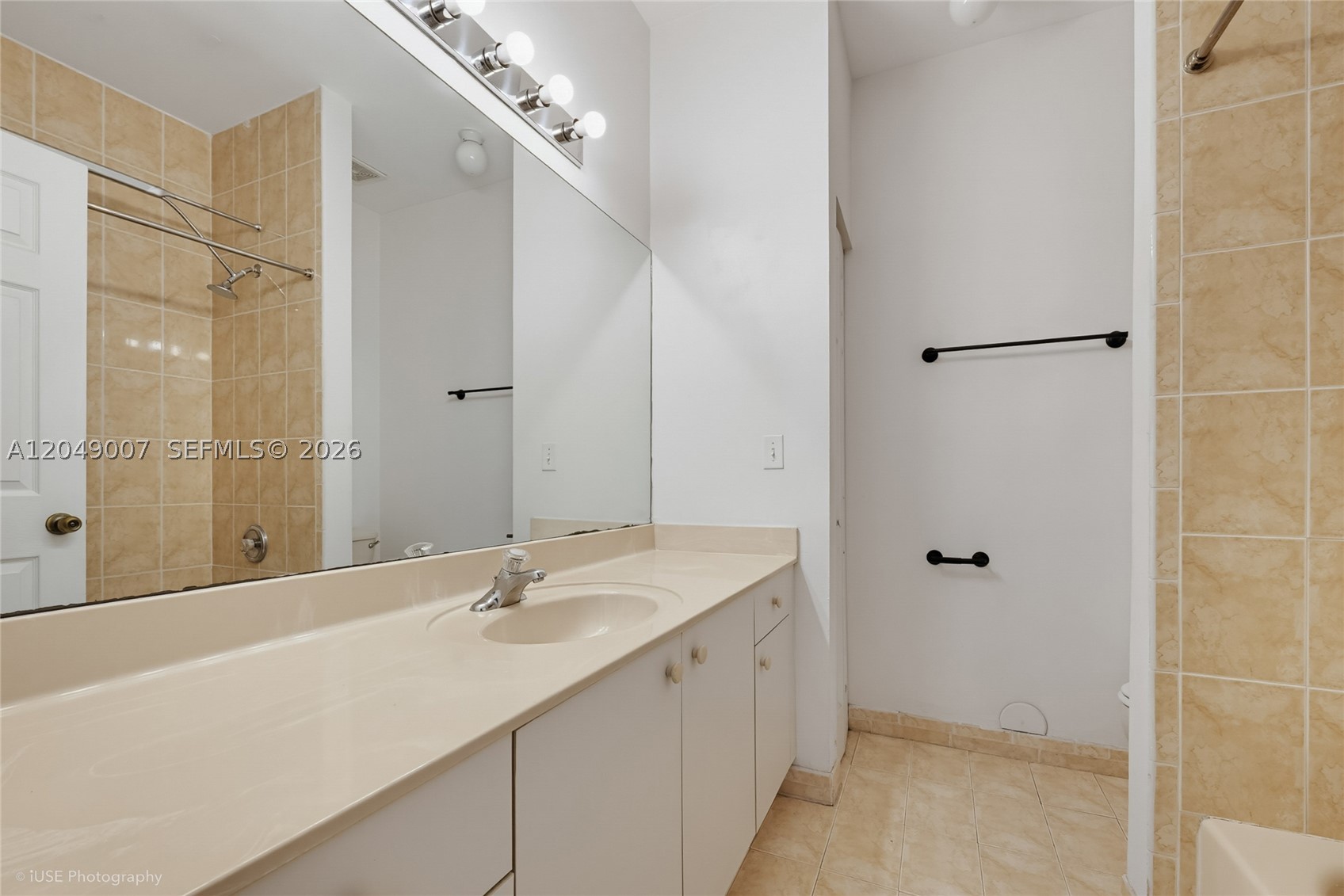CARIBBEAN ISLES VILLAS CO - Residential Lease