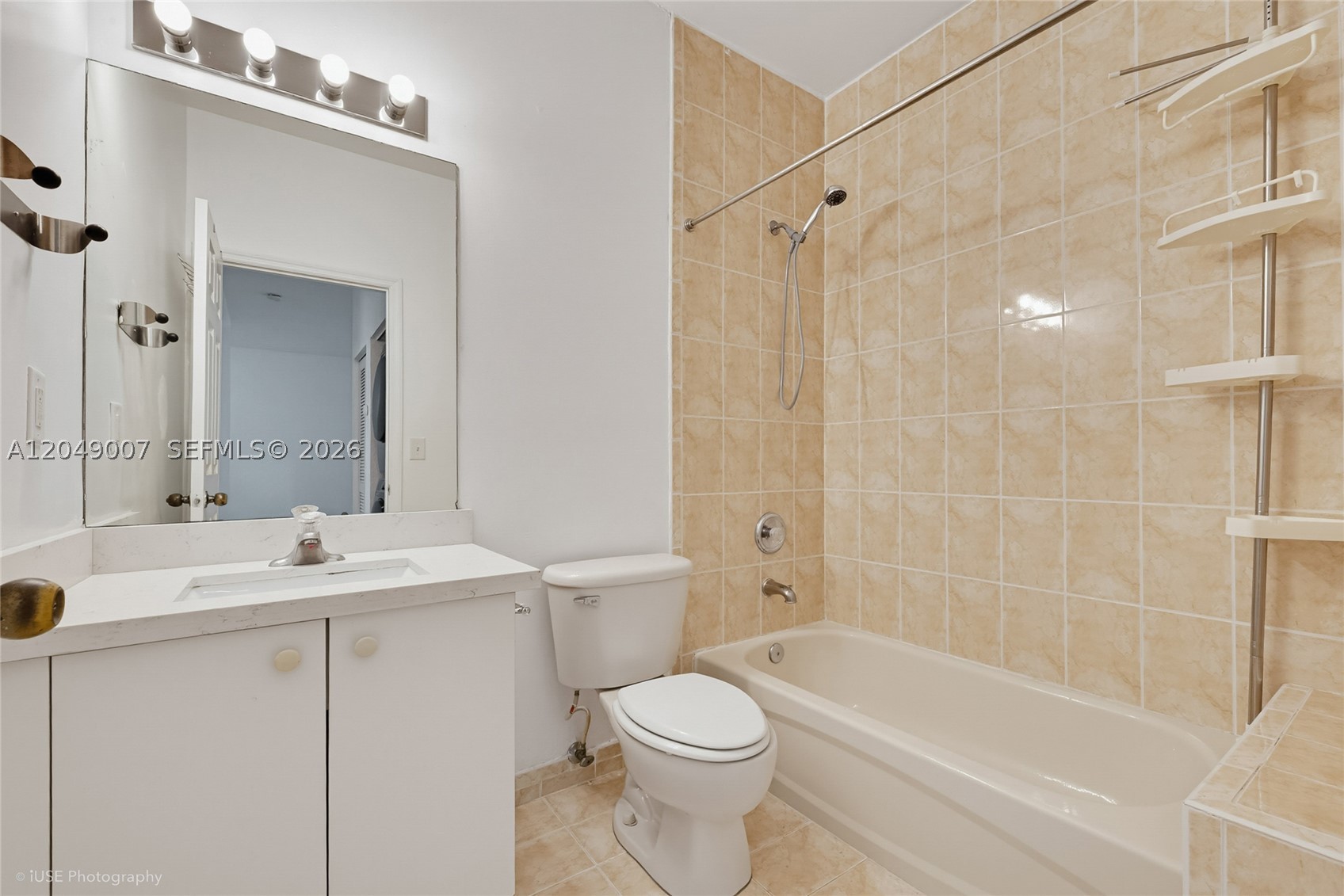 CARIBBEAN ISLES VILLAS CO - Residential Lease