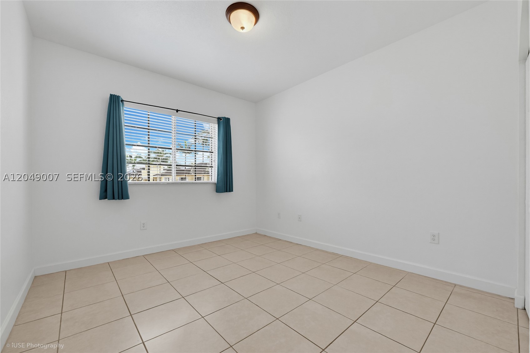 CARIBBEAN ISLES VILLAS CO - Residential Lease