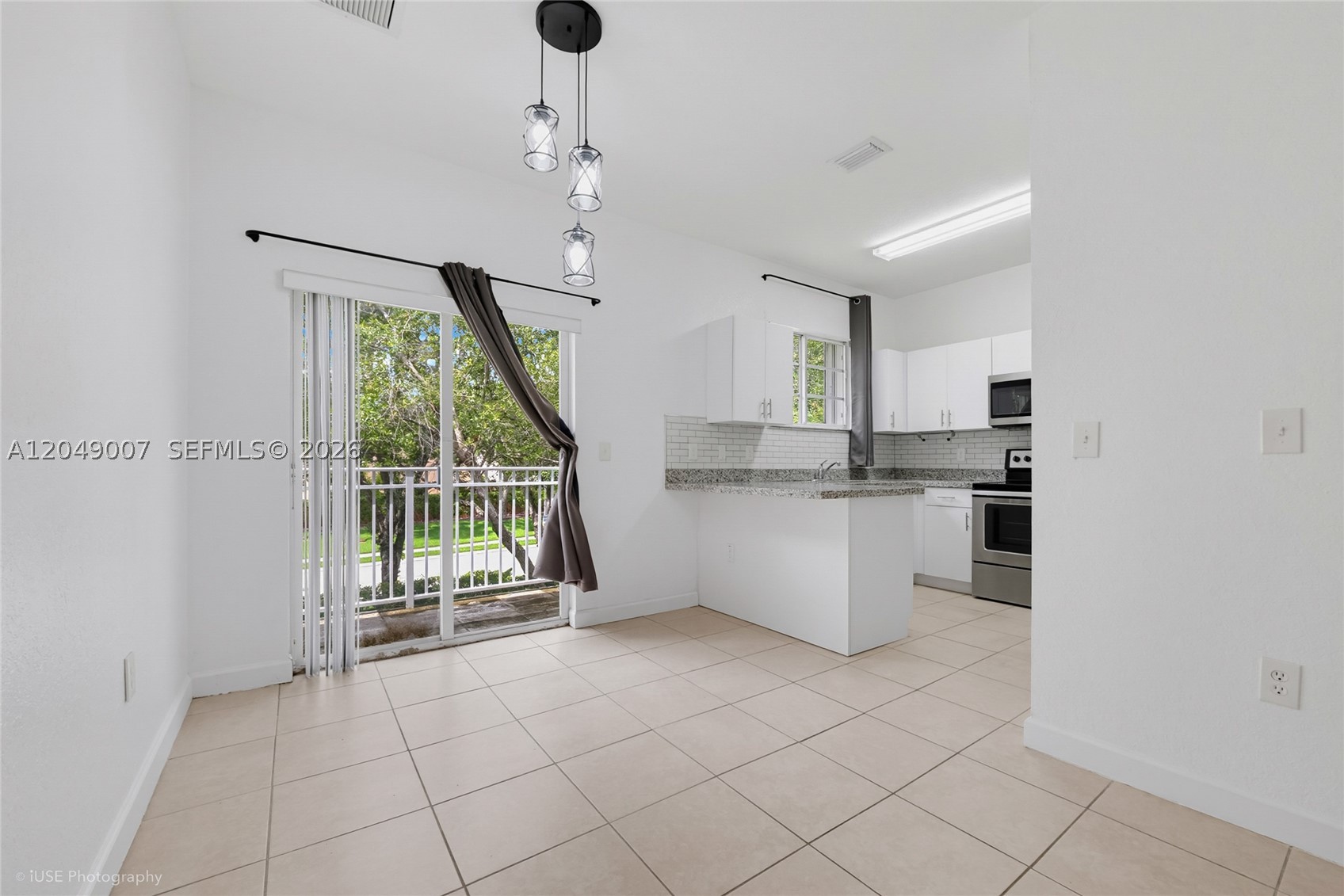 CARIBBEAN ISLES VILLAS CO - Residential Lease