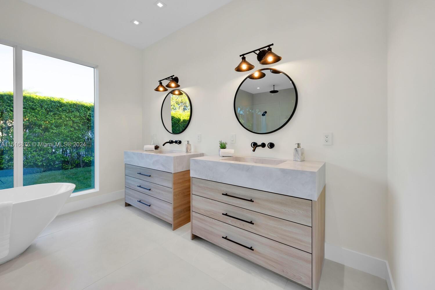 PALM MIAMI AMD - Residential