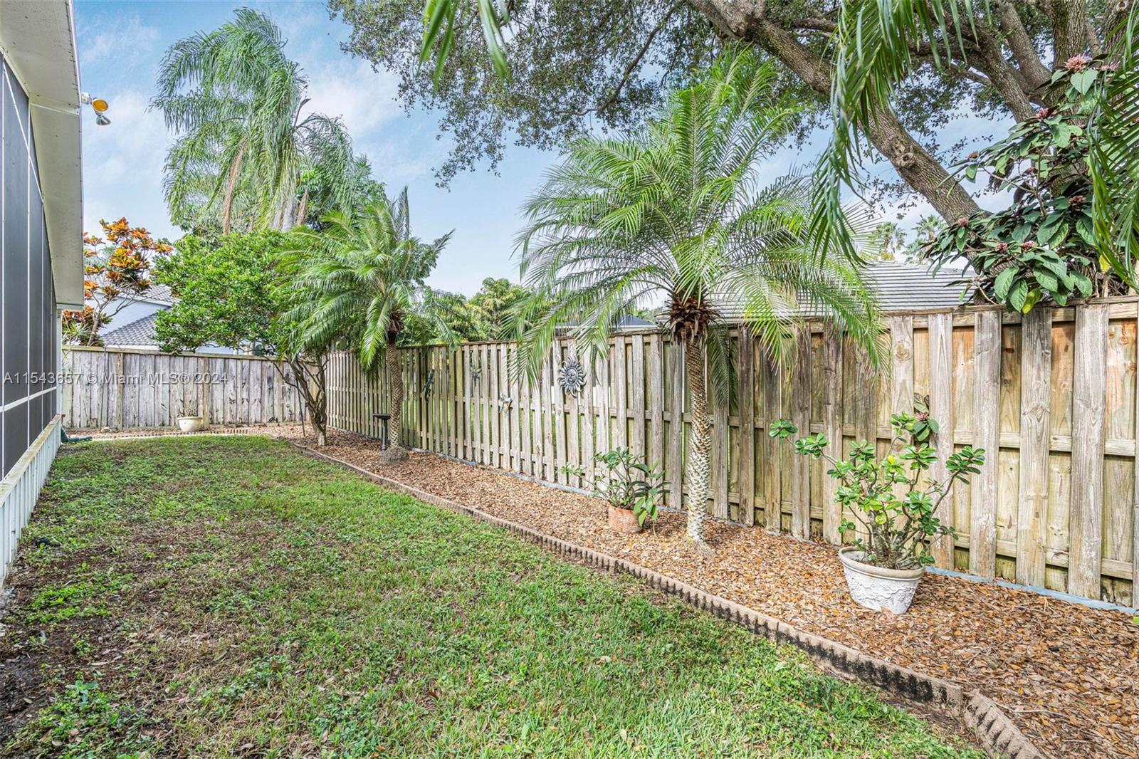 EMBASSY LAKES - Residential