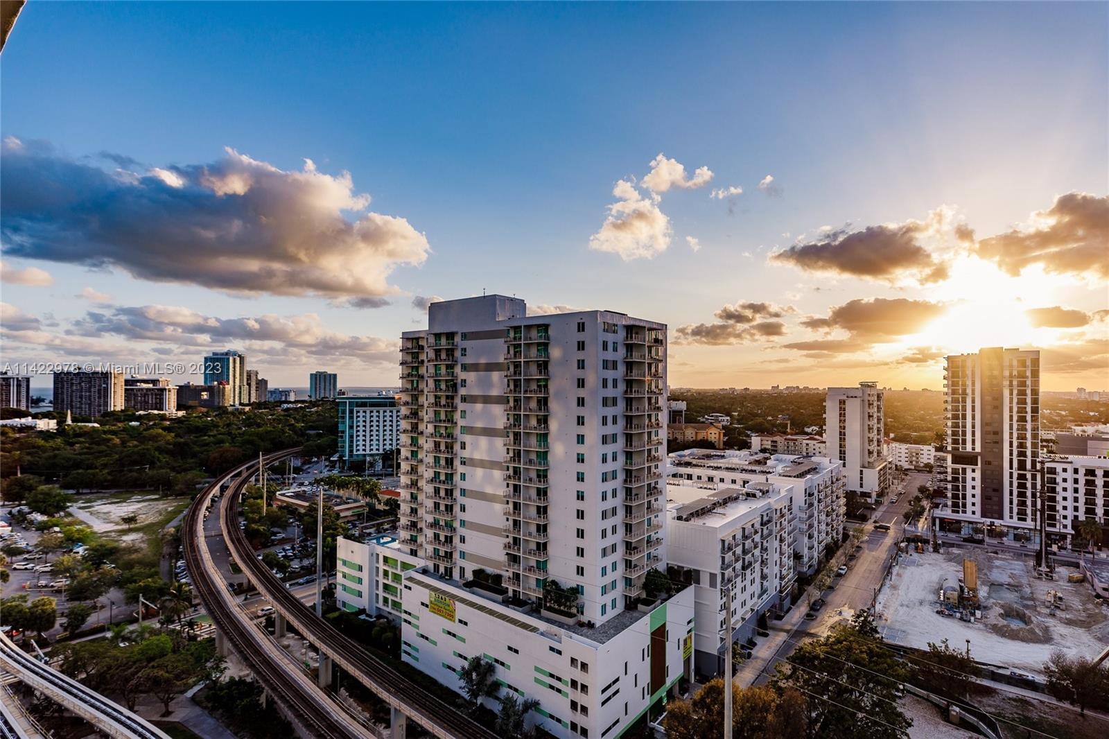 THE AXIS ON BRICKELL COND - Residential