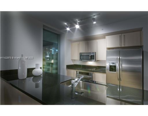 THE AXIS ON BRICKELL COND - Residential