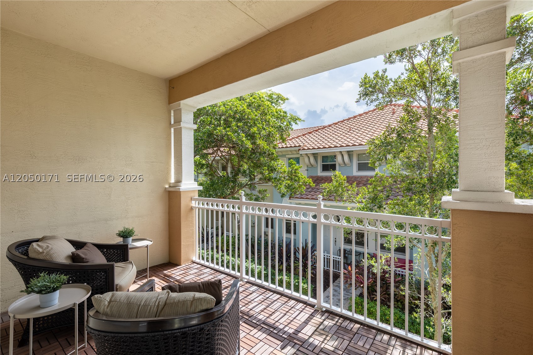 SAWGRASS LAKES - Residential
