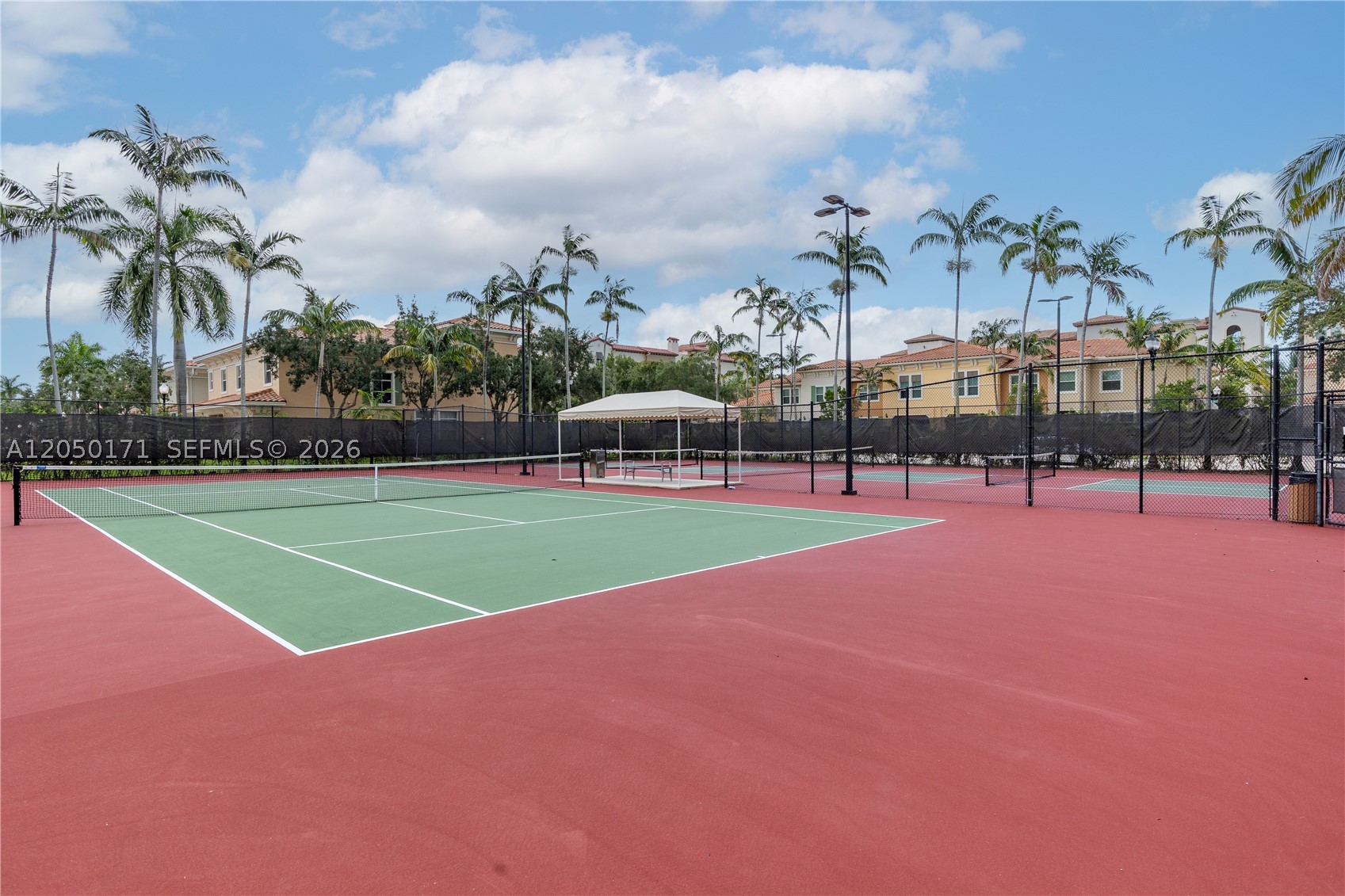 SAWGRASS LAKES - Residential