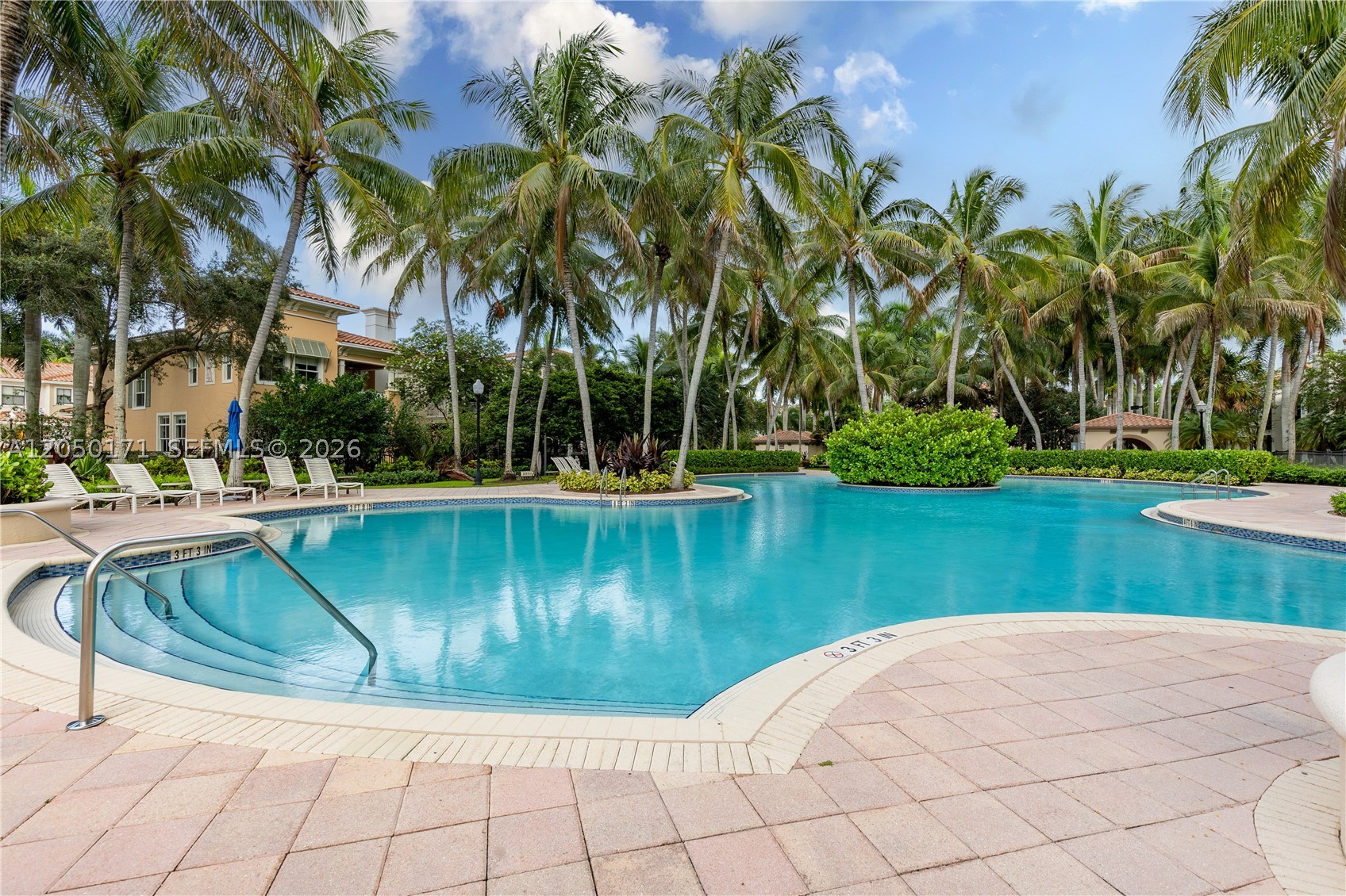 SAWGRASS LAKES - Residential