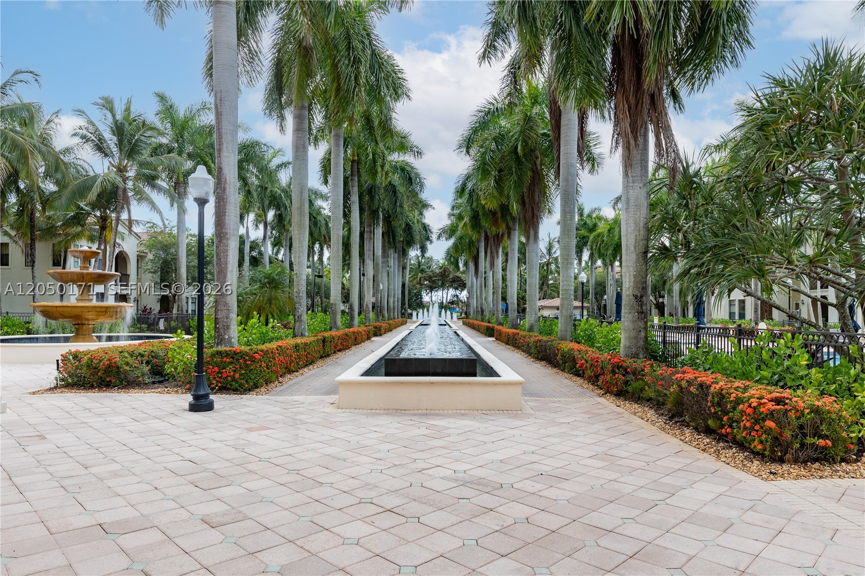 SAWGRASS LAKES - Residential