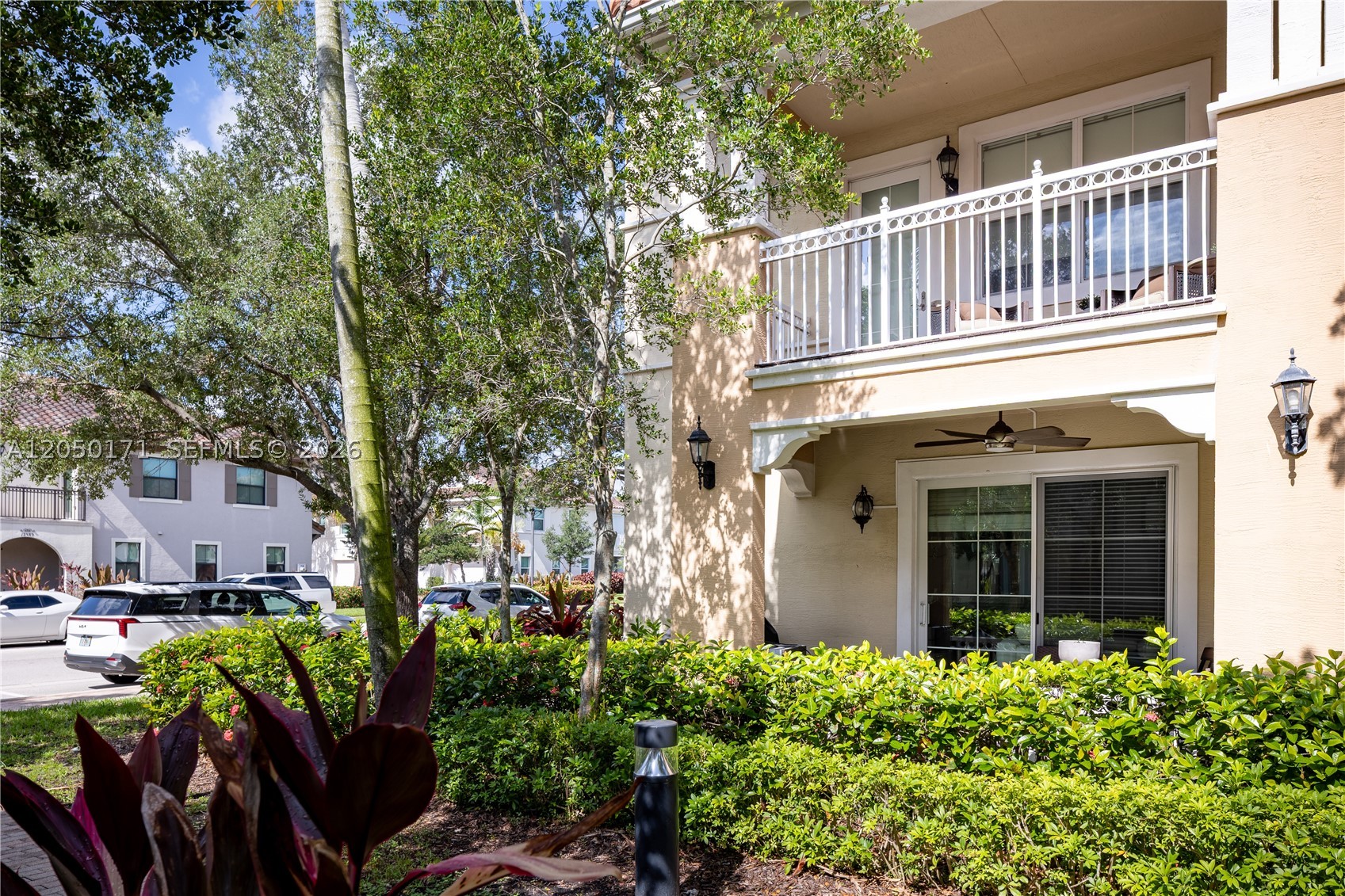 SAWGRASS LAKES - Residential
