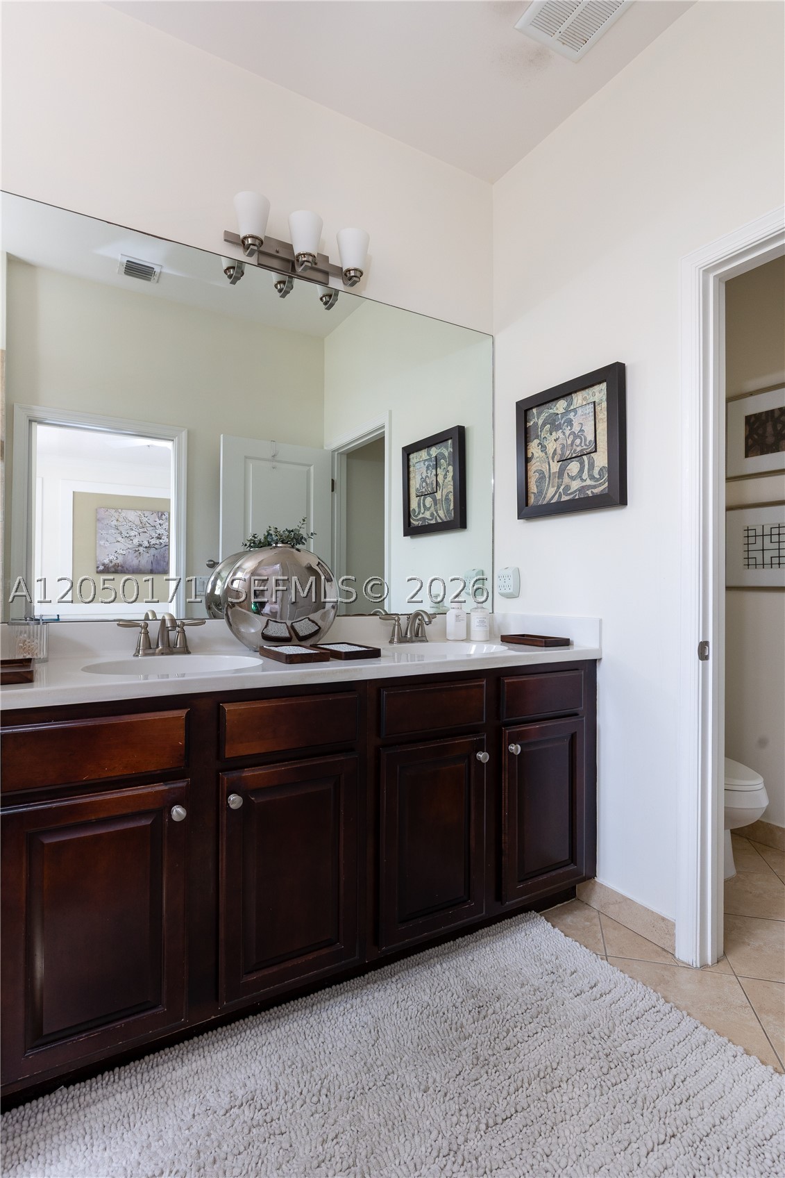 SAWGRASS LAKES - Residential