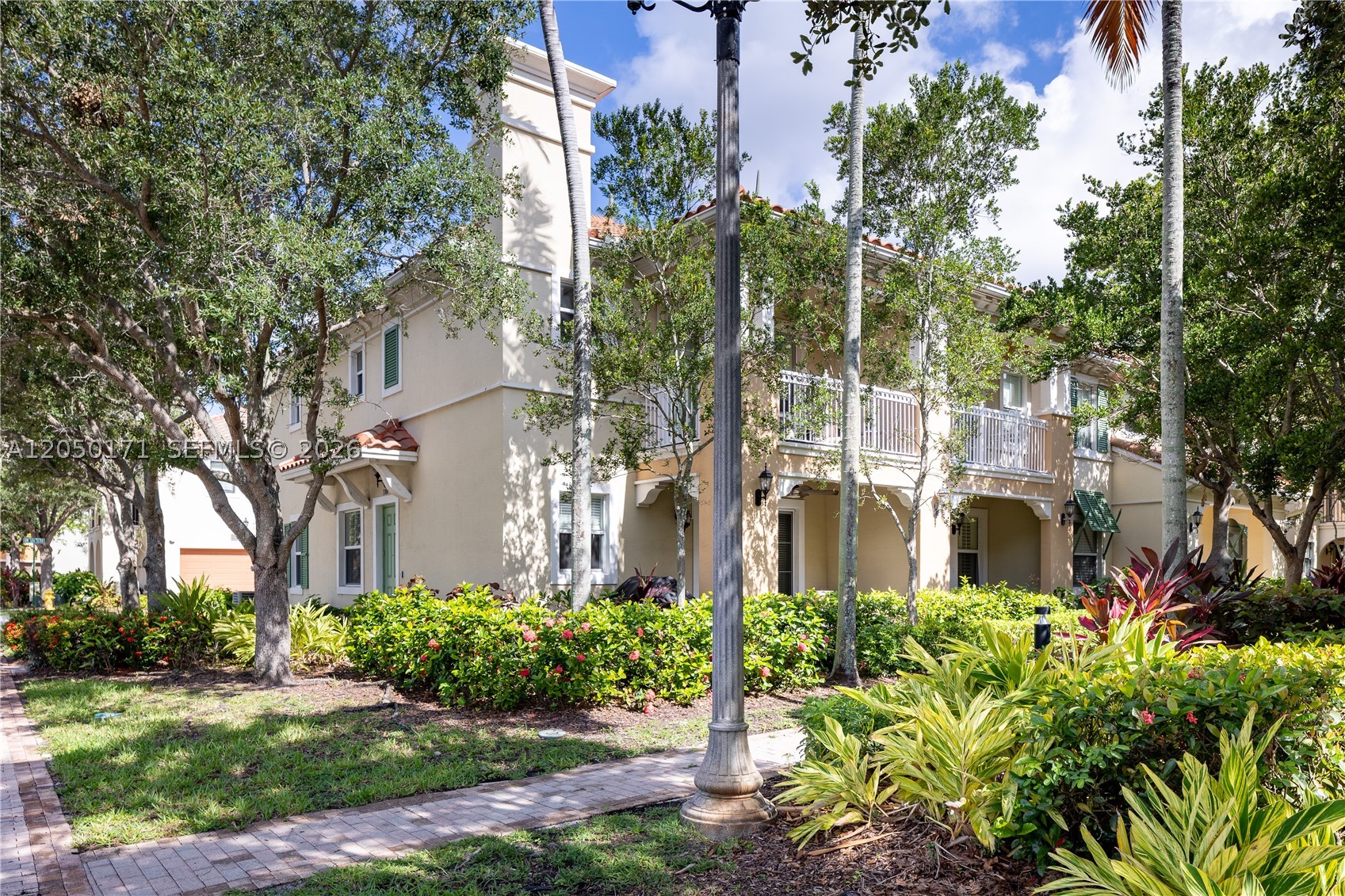 SAWGRASS LAKES - Residential