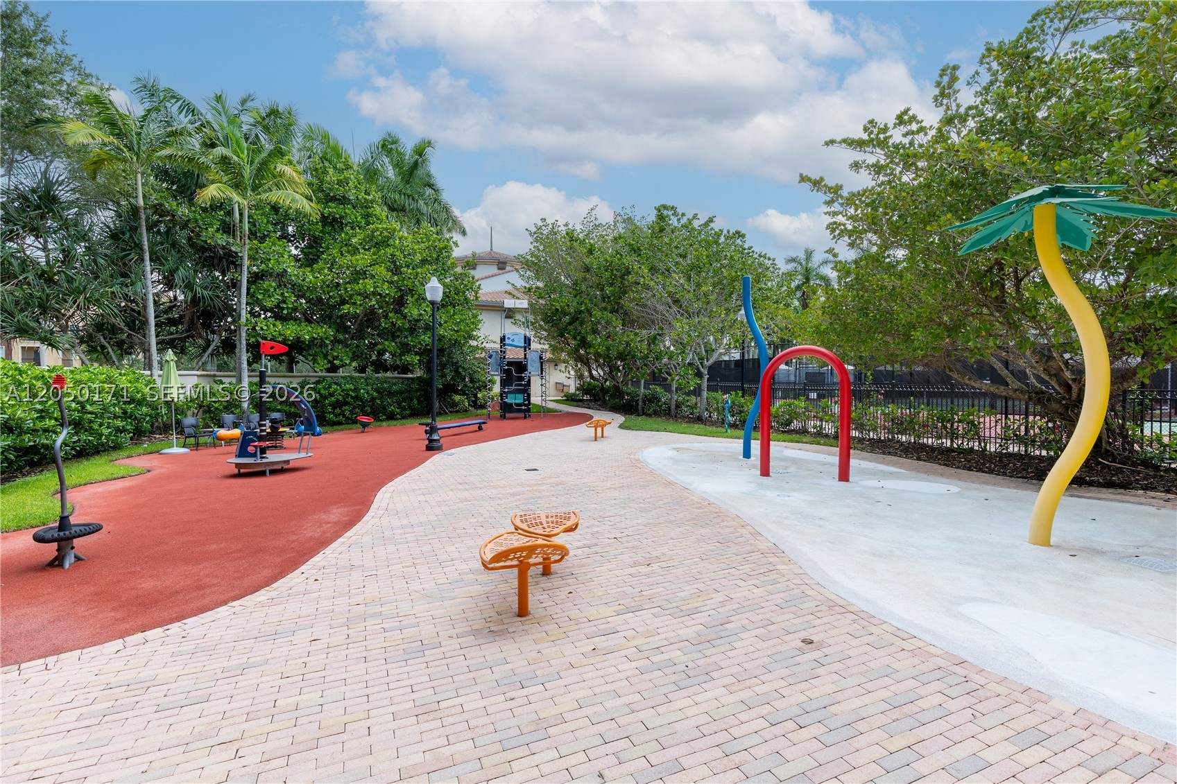 SAWGRASS LAKES - Residential