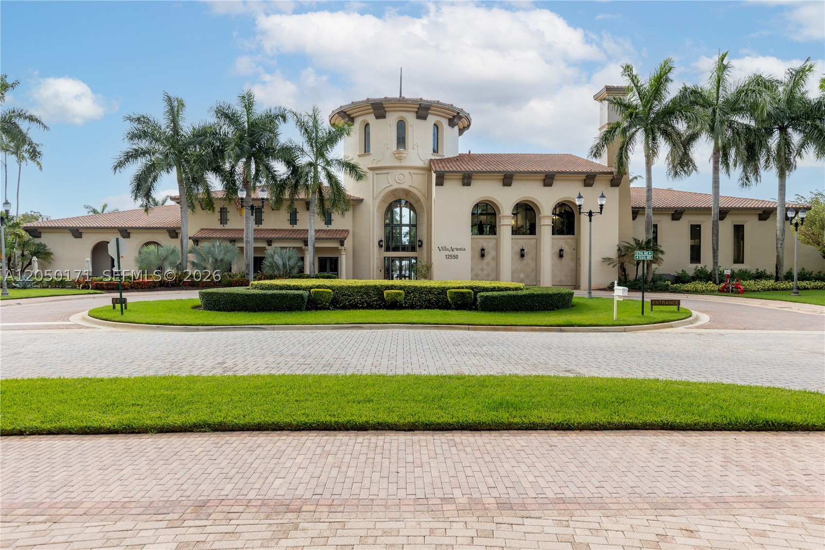 SAWGRASS LAKES - Residential