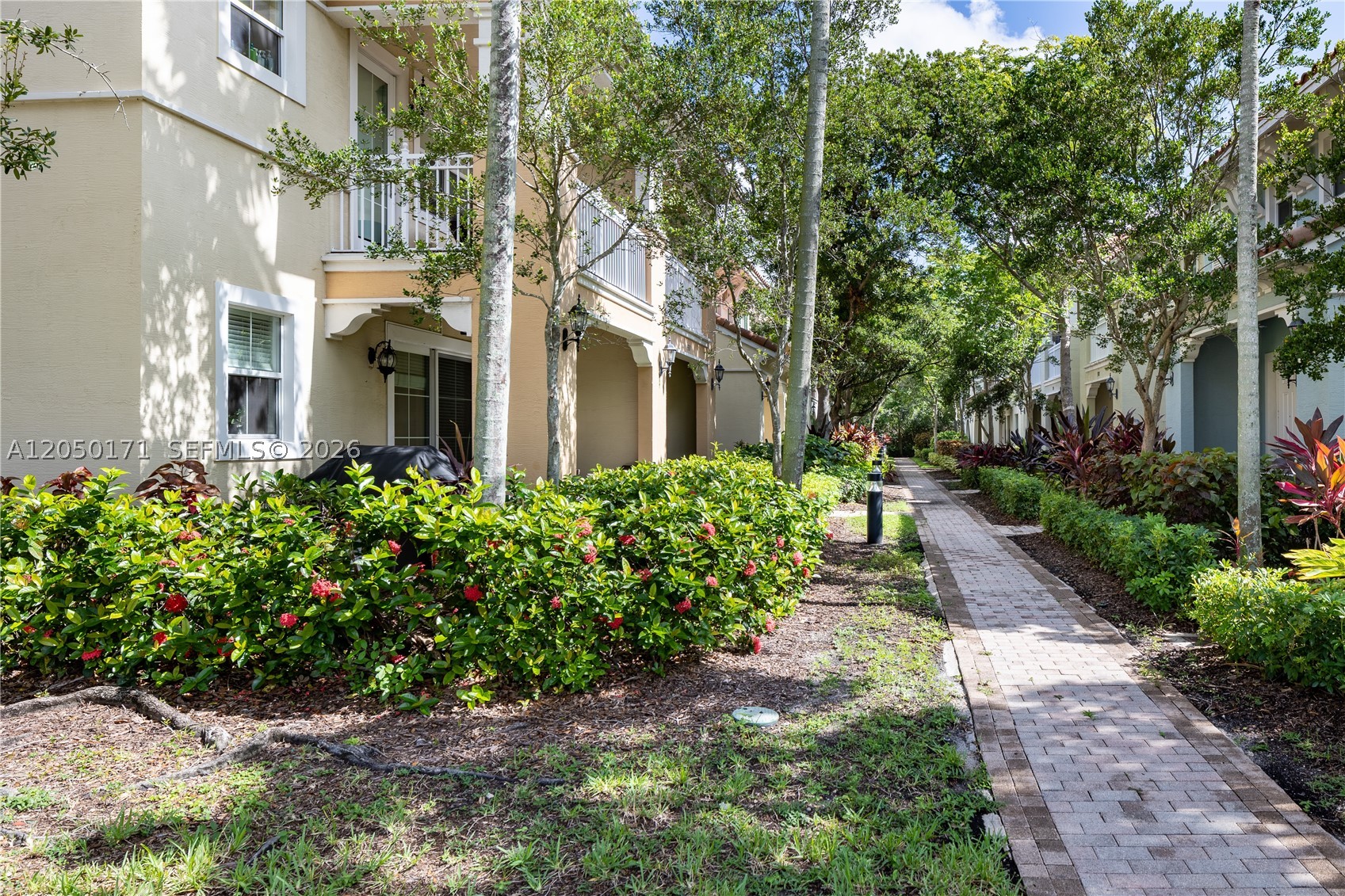 SAWGRASS LAKES - Residential