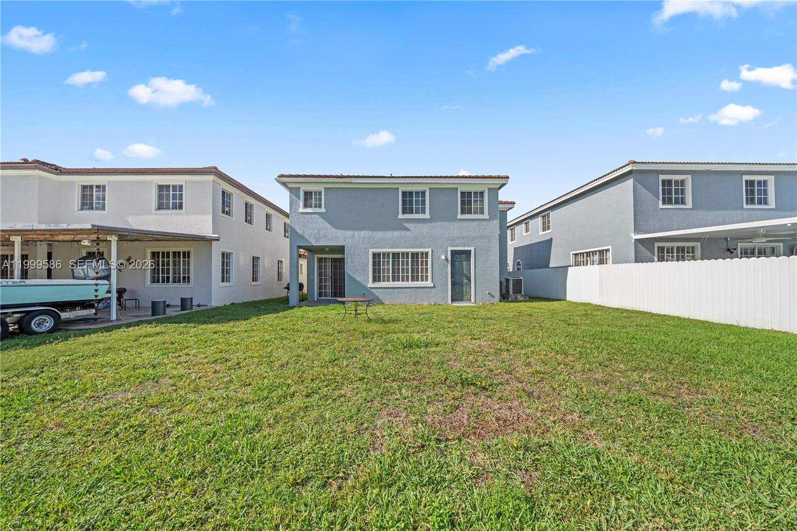 MANDARIN LAKES - Residential