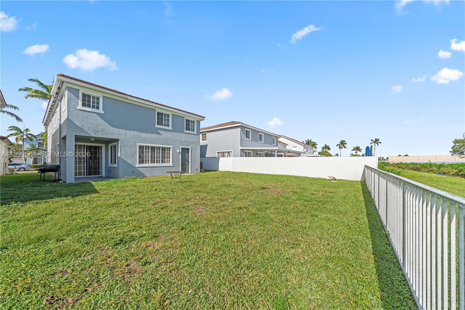 MANDARIN LAKES - Residential