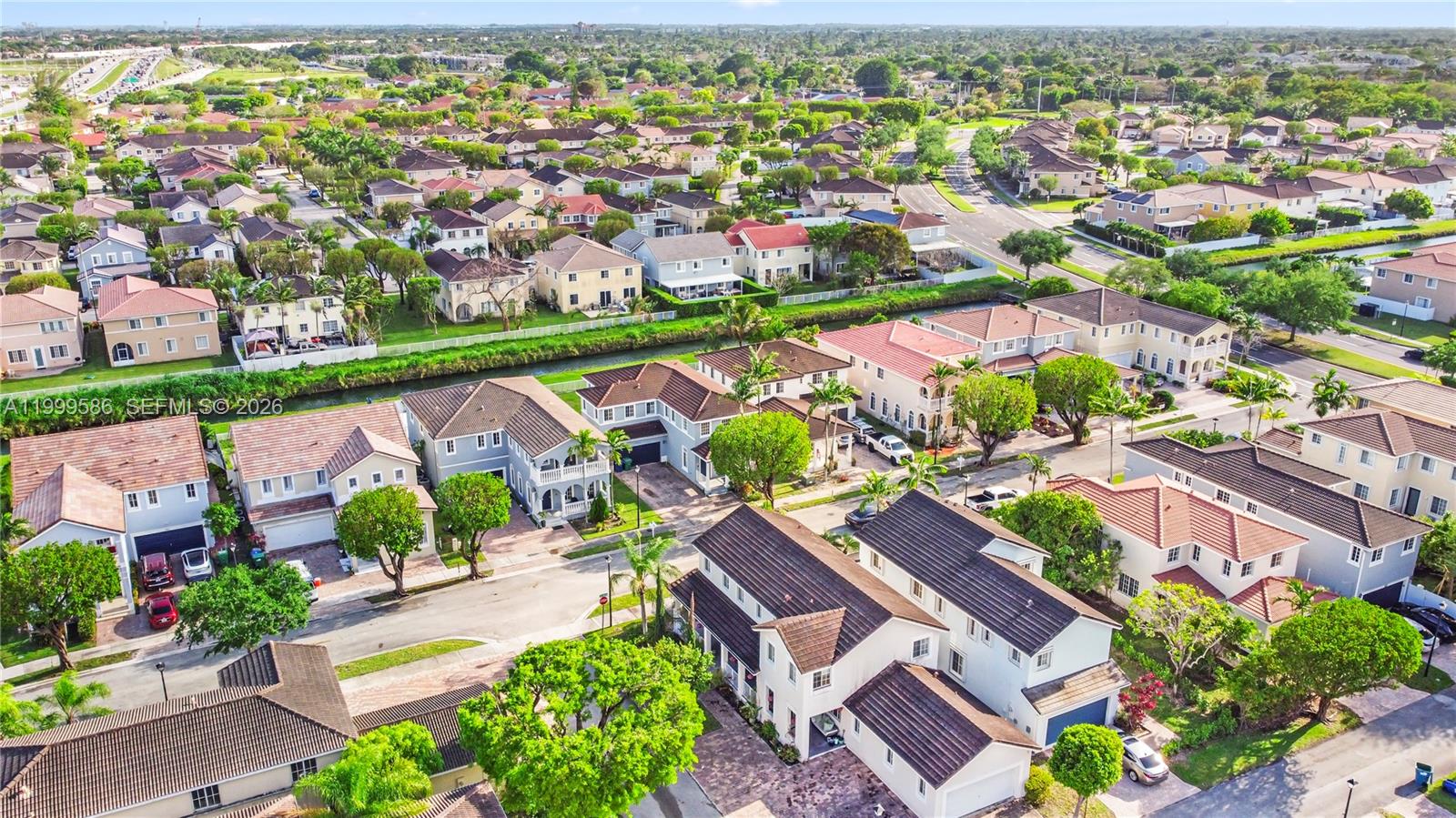 MANDARIN LAKES - Residential