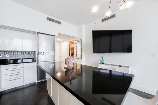 MINT CONDO - Residential