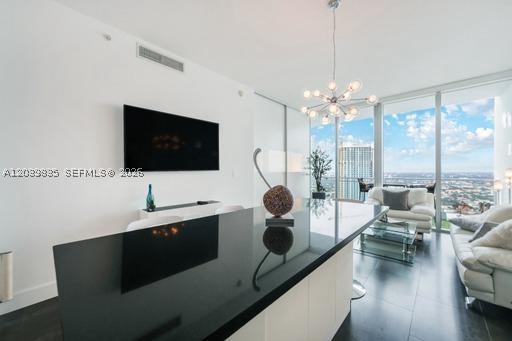 MINT CONDO - Residential