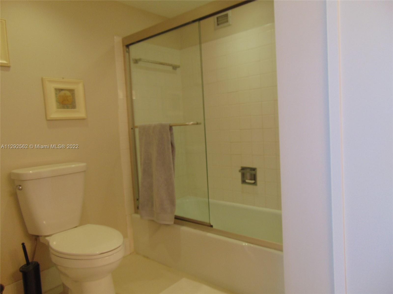 IMPERIAL TOWERS APTS COND - Residential Lease