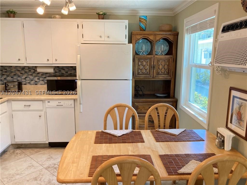 MID MARI CONDO - Residential