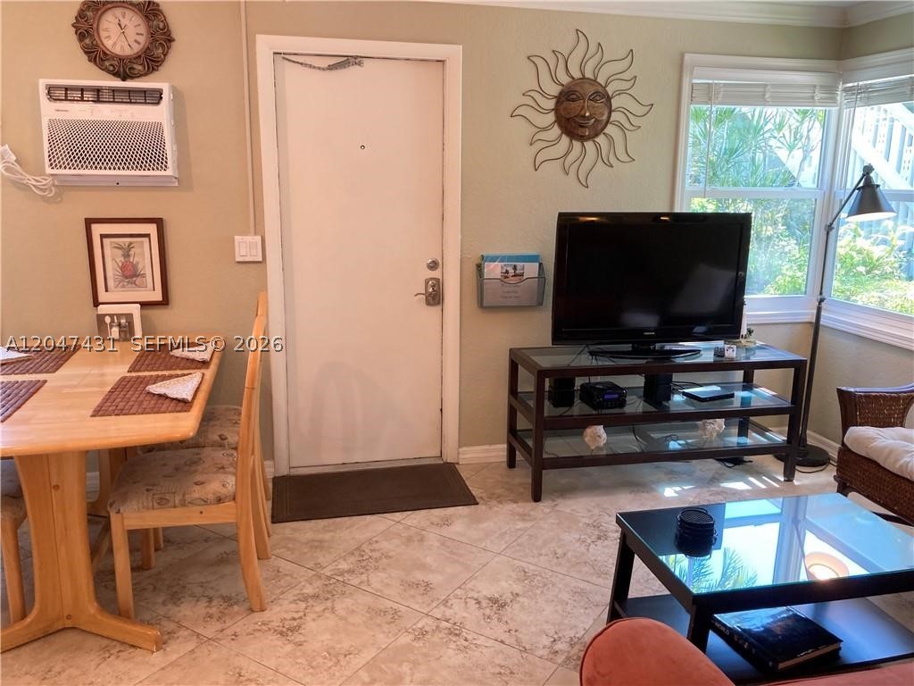 MID MARI CONDO - Residential