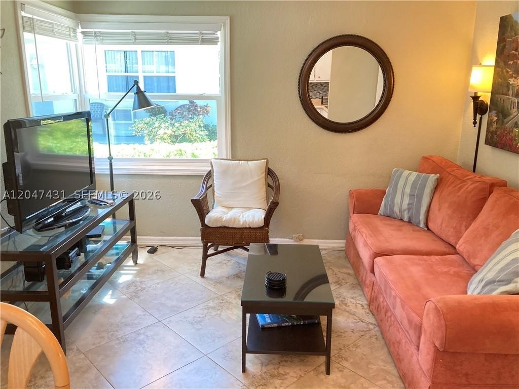 MID MARI CONDO - Residential