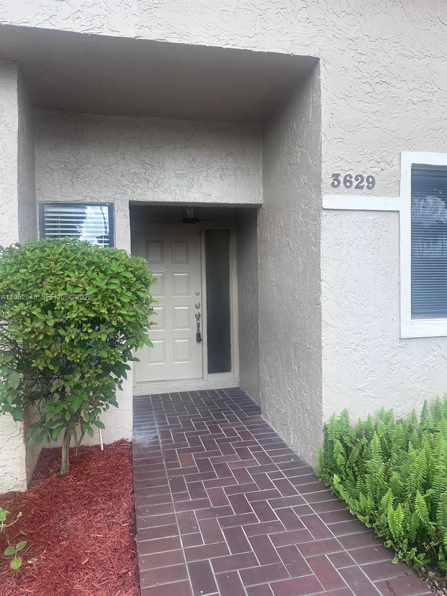 S & R / LE MIRAGE - Residential Lease