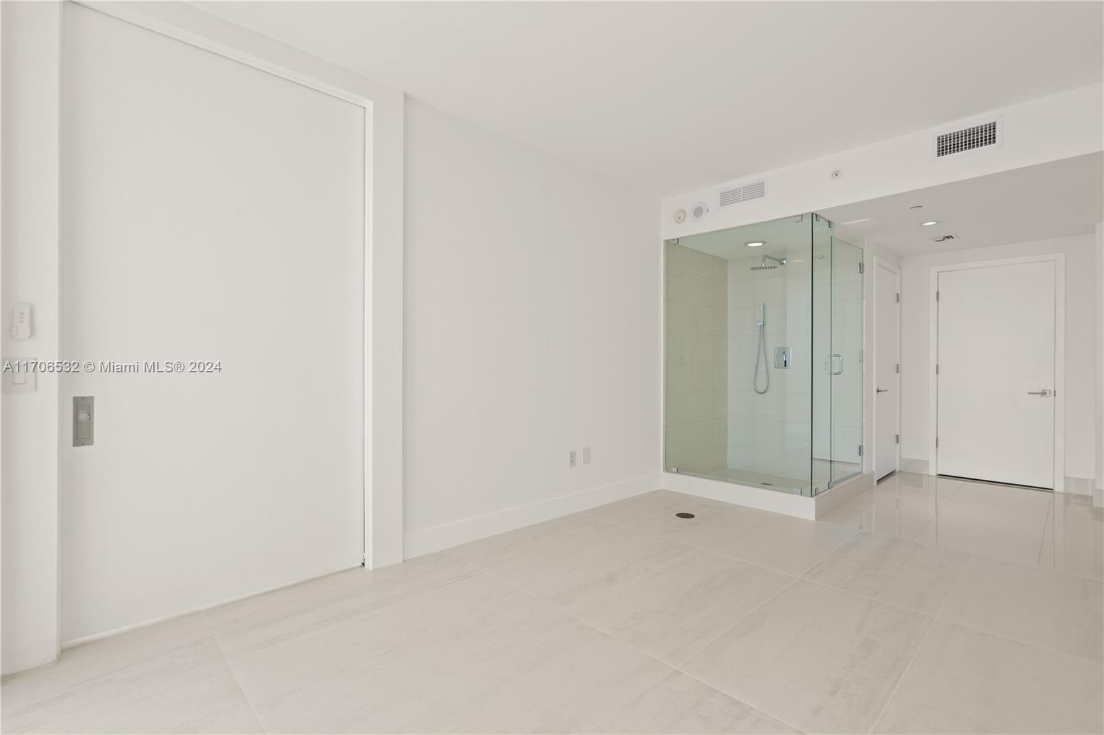 PARAISO BAY CONDO - Residential