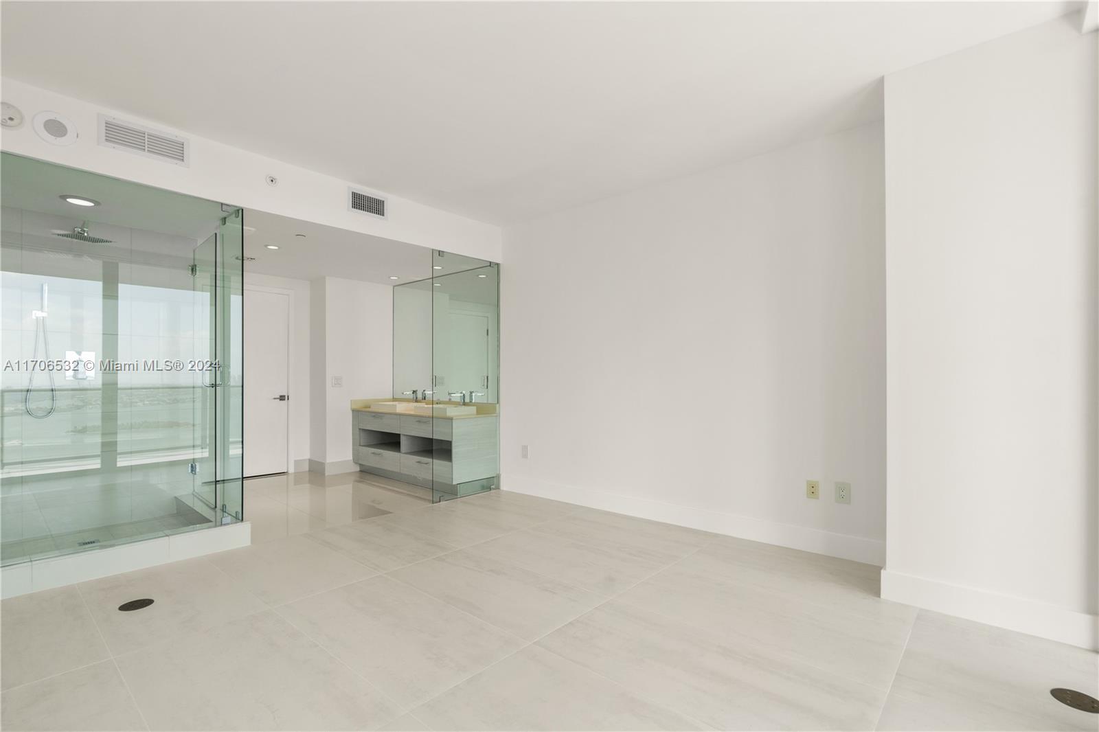 PARAISO BAY CONDO - Residential