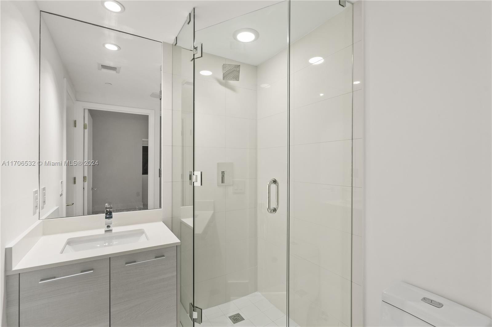 PARAISO BAY CONDO - Residential