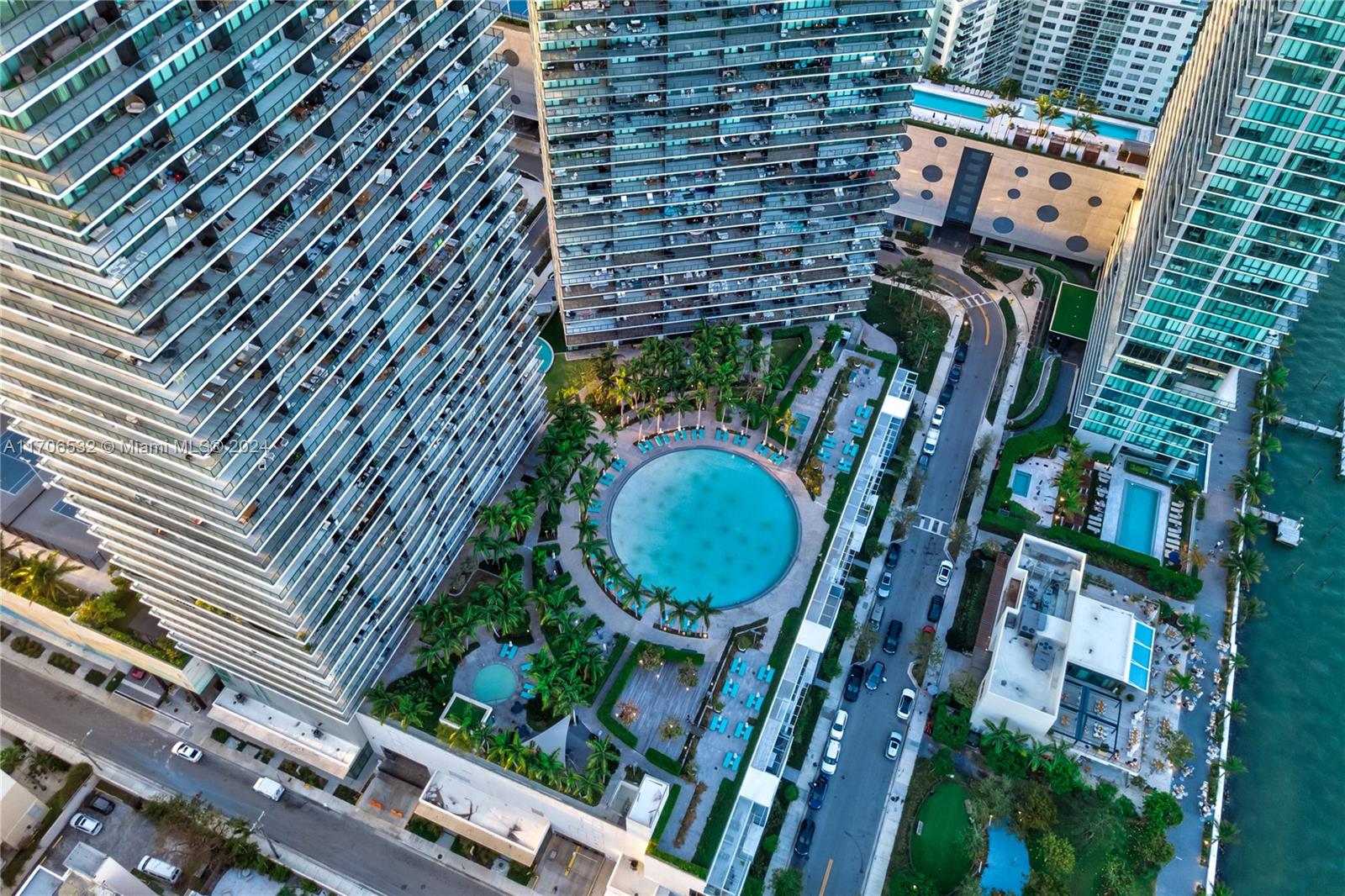 PARAISO BAY CONDO - Residential
