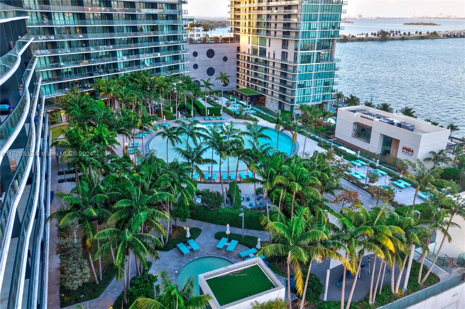 PARAISO BAY CONDO - Residential