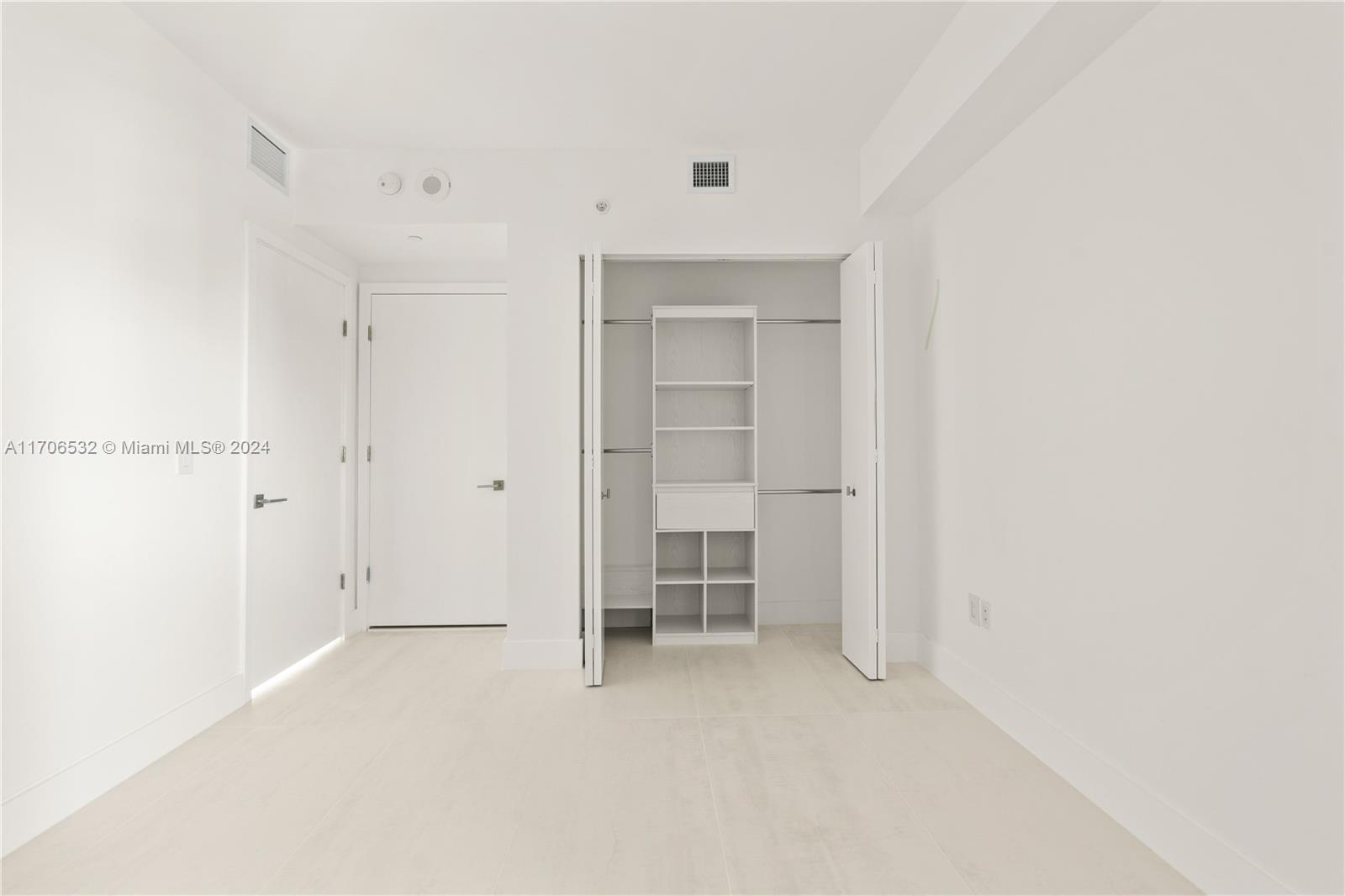 PARAISO BAY CONDO - Residential