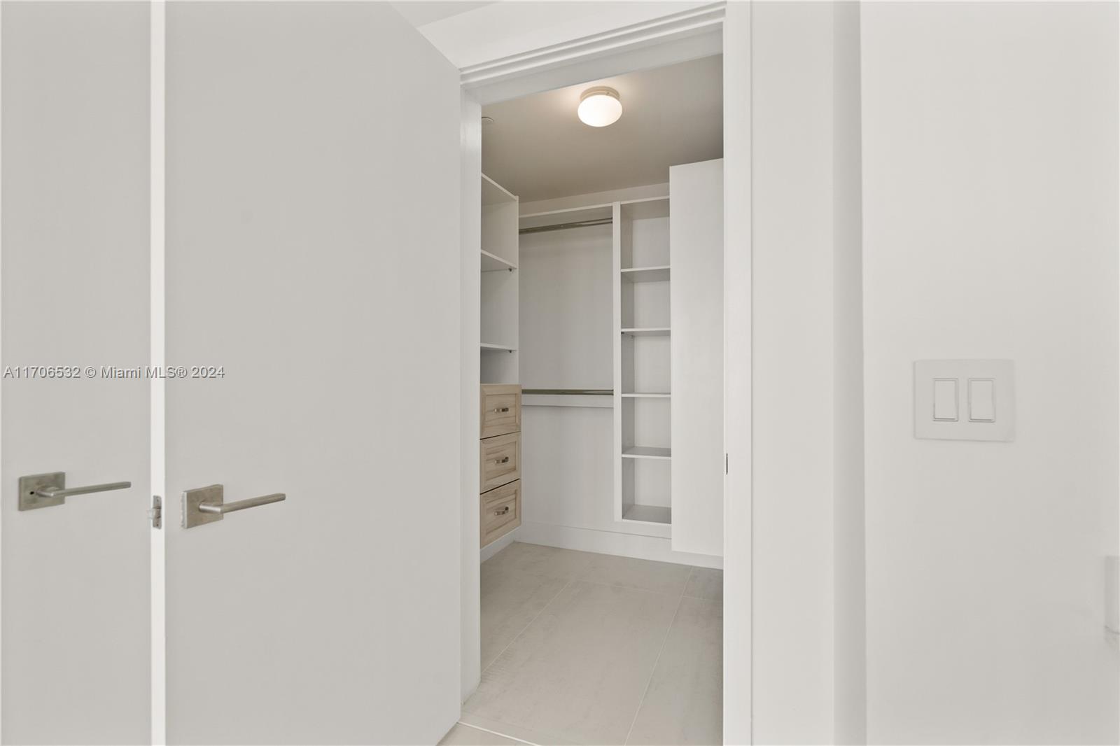 PARAISO BAY CONDO - Residential