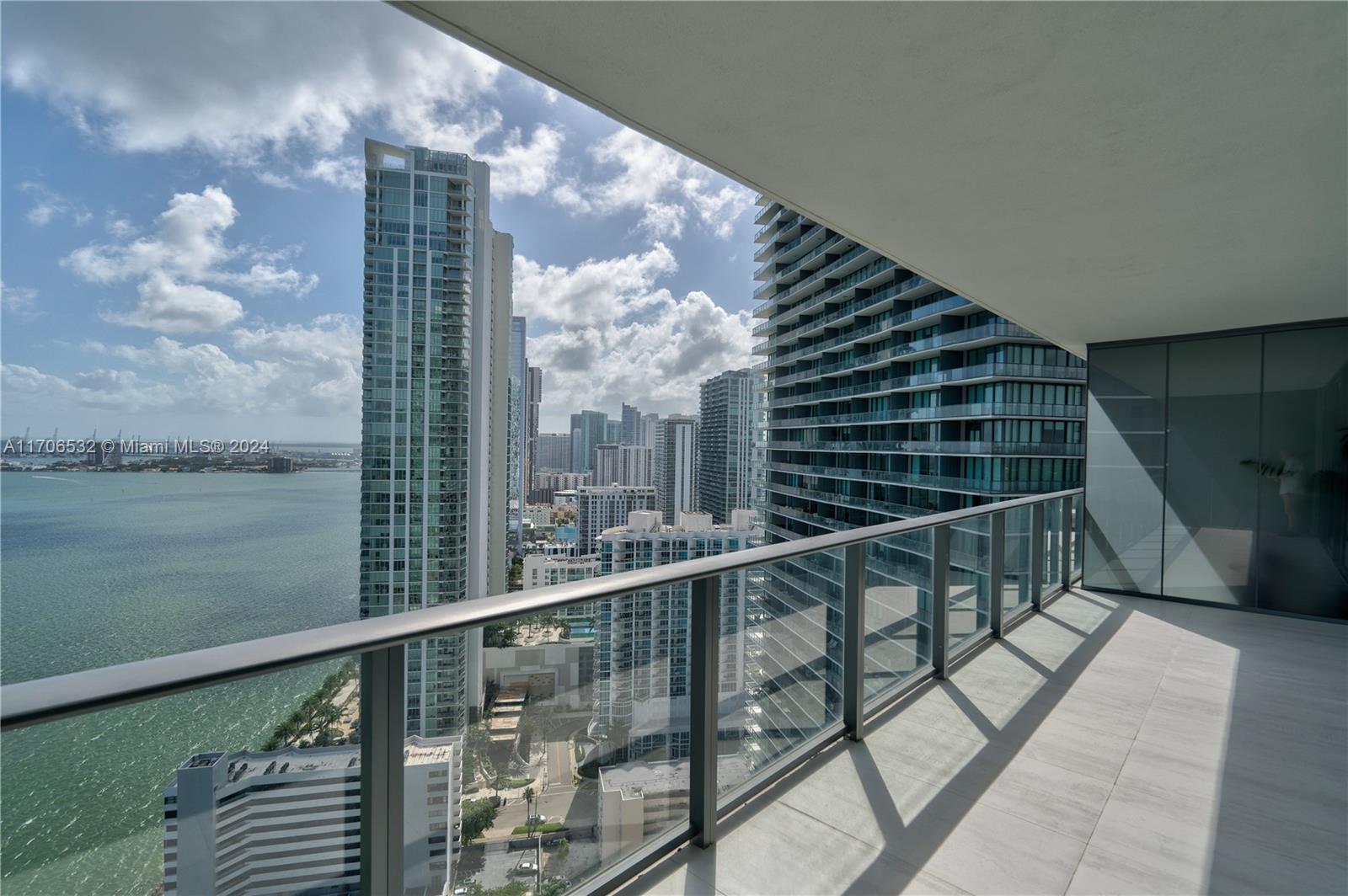PARAISO BAY CONDO - Residential