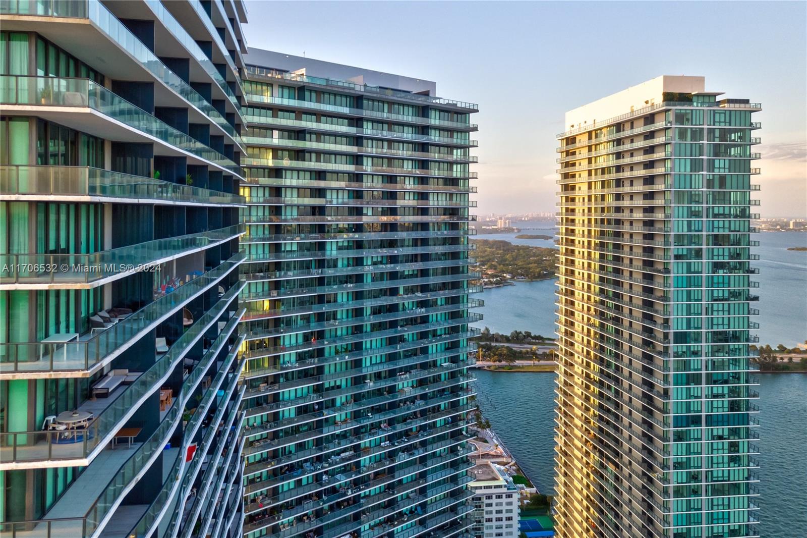 PARAISO BAY CONDO - Residential